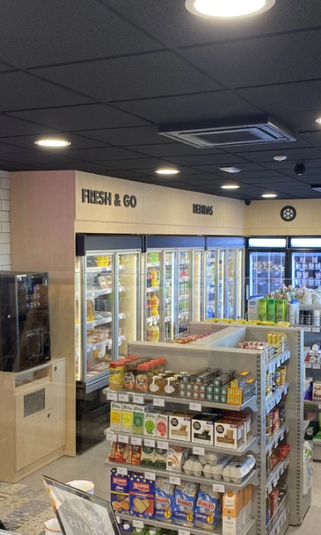 Gasolinera abierta 24h en Haro. Zona comercial, punto de carga y espacio de lavado para vehículos